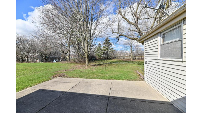 6044 Oakwood Ln W Greendale, WI 53129 by The Stefaniak Group, LLC $300,000