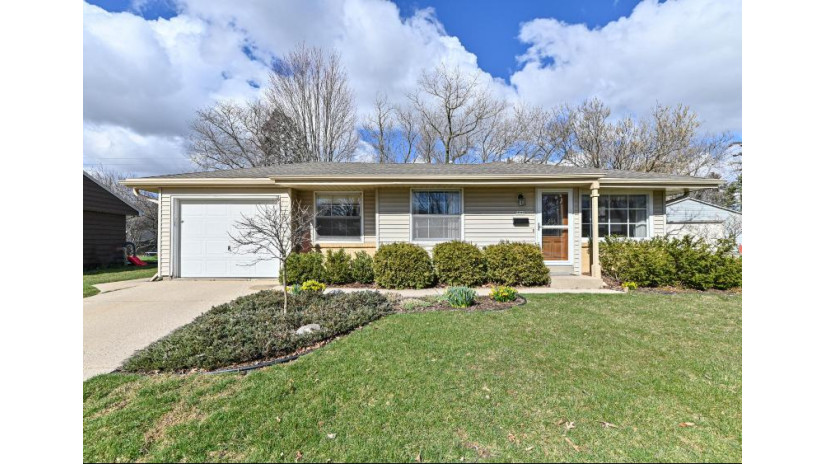 6044 Oakwood Ln W Greendale, WI 53129 by The Stefaniak Group, LLC $300,000