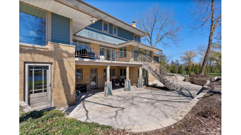 713 Riverview Dr Thiensville, WI 53092 by Realty Executives Integrity~Cedarburg - cedarburgfrontdesk@realtyexecutives.com $1,195,000