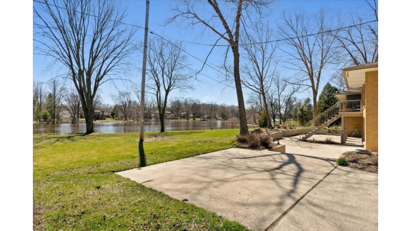 713 Riverview Dr Thiensville, WI 53092 by Realty Executives Integrity~Cedarburg - cedarburgfrontdesk@realtyexecutives.com $1,195,000