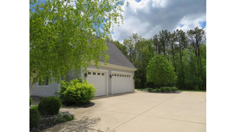 25811 91st St Salem Lakes, WI 53168 by Bear Realty, Inc $799,900