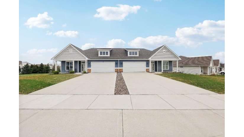 920 Stonecrop Dr Hartford, WI 53027 by Realty Executives Integrity~Cedarburg - cedarburgfrontdesk@realtyexecutives.com $349,900