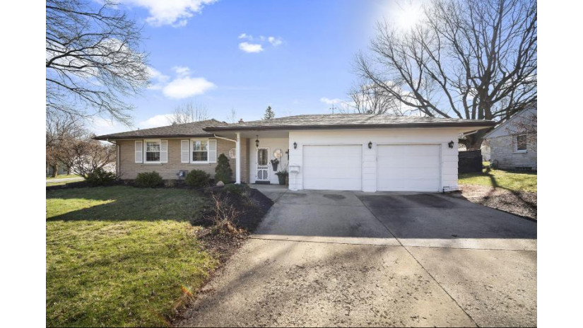 1419 W Oak St West Bend, WI 53095 by EXP Realty, LLC~MKE $349,900