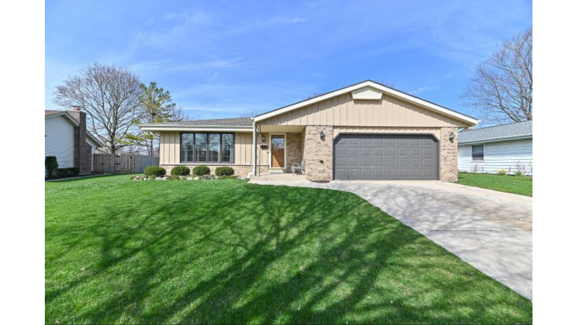 5015 Saxony Ln Greendale, WI 53129 by The Stefaniak Group, LLC $390,000