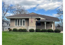 4702 N 118th St, Wauwatosa, WI 53225 by RE/MAX Platinum $274,900