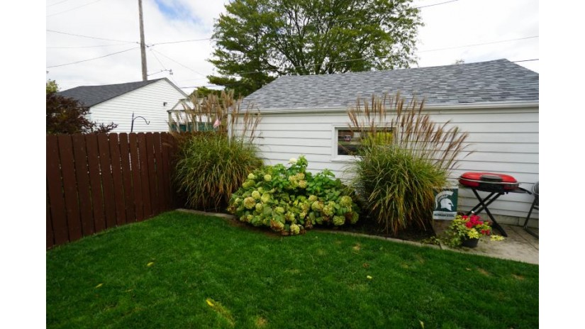 3008 N 77th St Milwaukee, WI 53222 by Coldwell Banker Realty $295,000