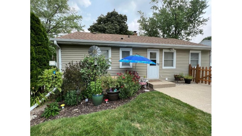 4365 Glenway St Wauwatosa, WI 53222 by Keller Williams Realty-Milwaukee North Shore $299,000