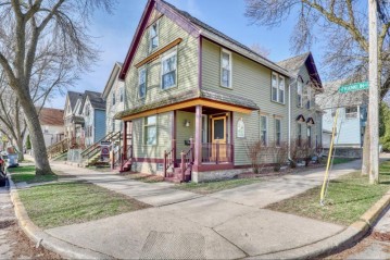 1759 N Franklin Pl, Milwaukee, WI 53202-1604