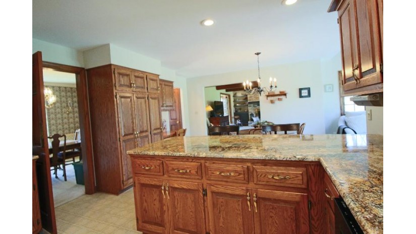 4625 Shagbark Ln Brookfield, WI 53005 by Lannon Stone Realty LLC $647,000