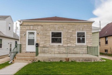 3014 N 61st St, Milwaukee, WI 53210-1407