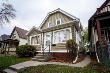 1008 W Nash St, Milwaukee, WI 53206-3070