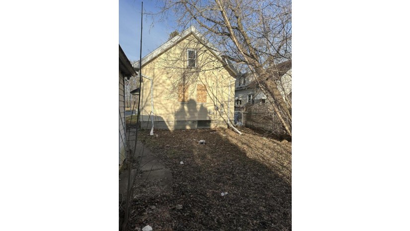 4586 N 51st Blvd Milwaukee, WI 53218 by MKE Realty Group LLC $104,900