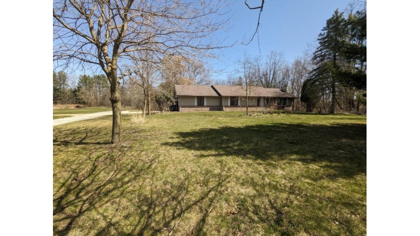 N8484 Division Rd East Troy, WI 53120 by Realty Executives - Integrity - hartlandfrontdesk@realtyexecutives.com $394,900