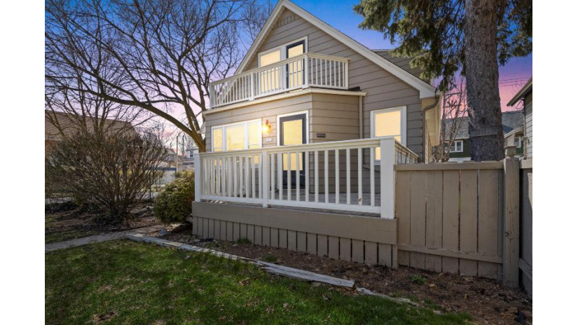 2819 S Howell Ave Milwaukee, WI 53207 by Dream House Realties $399,900