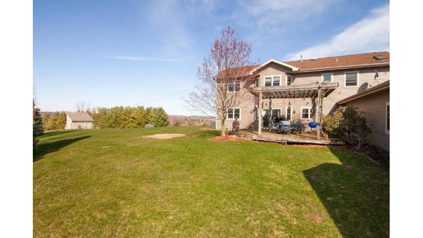 W2483 Bakertown Dr Concord, WI 53137 by Coldwell Banker Elite - info@cb-elite.com $965,000