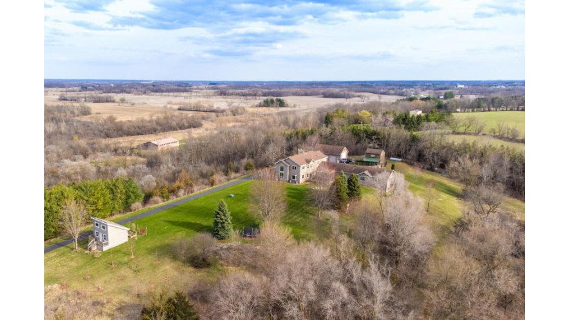 W2483 Bakertown Dr Concord, WI 53137 by Coldwell Banker Elite - info@cb-elite.com $965,000