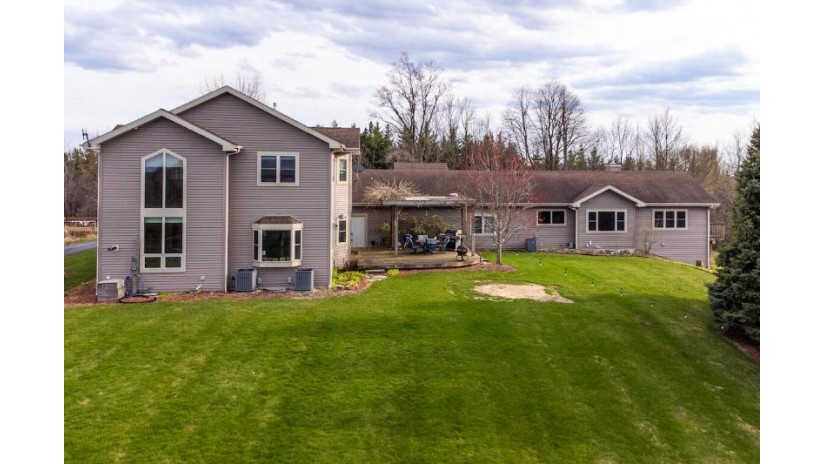 W2483 Bakertown Dr W2485 Concord, WI 53137 by Coldwell Banker Elite - info@cb-elite.com $965,000
