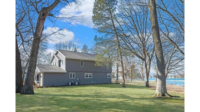 929 N Genesee Woods Dr Summit, WI 53066 by Compass RE WI-Lake Country $998,000