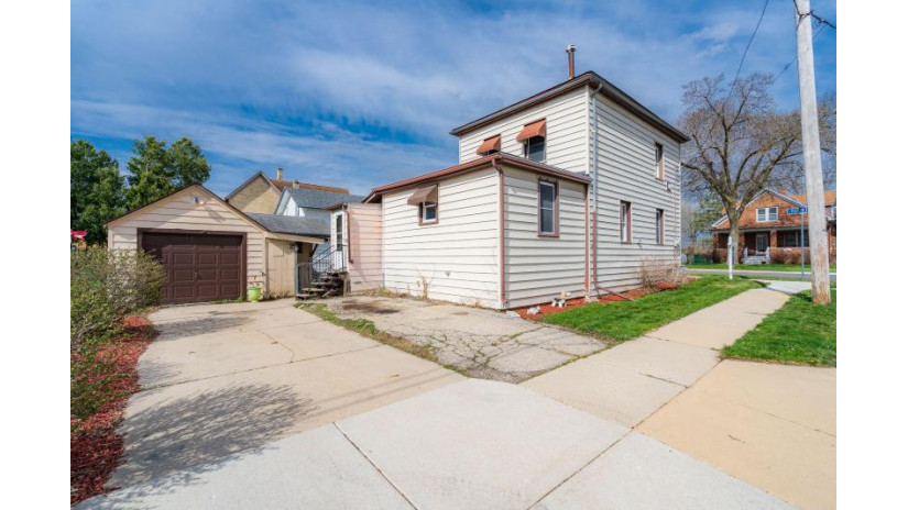 925 N Fourth St Watertown, WI 53098 by Keller Williams Realty-Milwaukee North Shore $124,900