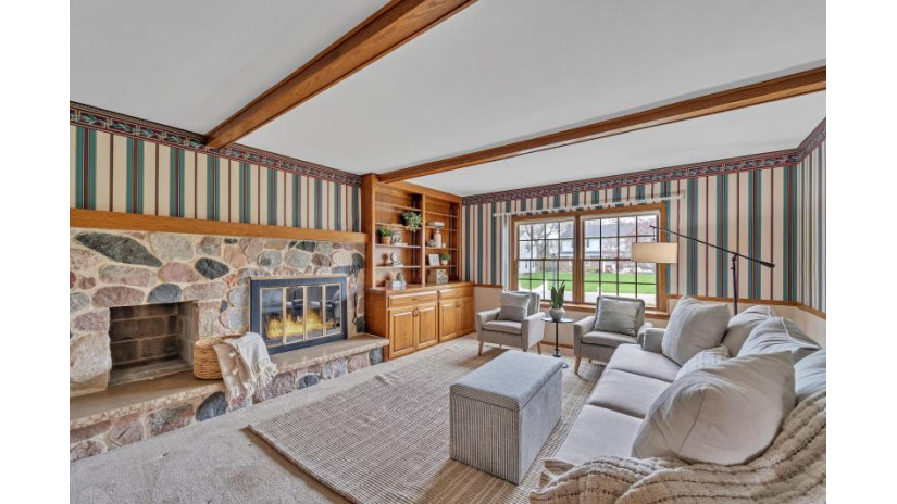 520 Bel Aire Dr Thiensville, WI 53092 by First Weber Inc- Mequon $475,000