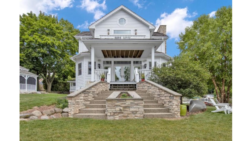 6910 Burma Ct Waterford, WI 53185 by Doering & Co Real Estate, LLC $1,675,000