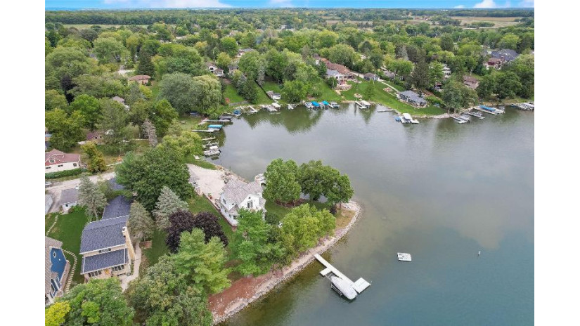 6910 Burma Ct Waterford, WI 53185 by Doering & Co Real Estate, LLC $1,675,000