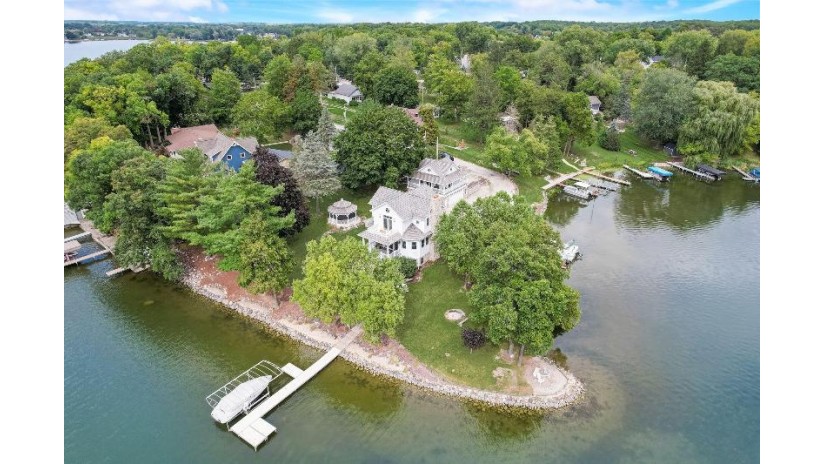 6910 Burma Ct Waterford, WI 53185 by Doering & Co Real Estate, LLC $1,675,000