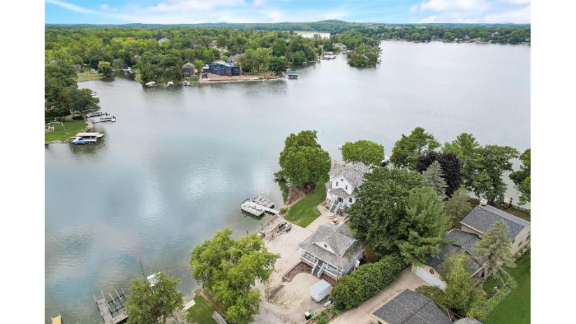 6910 Burma Ct Waterford, WI 53185 by Doering & Co Real Estate, LLC $1,675,000