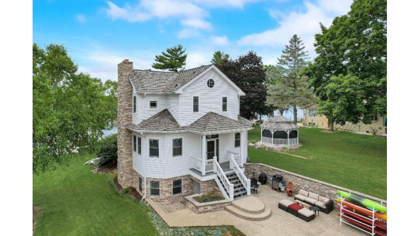 6910 Burma Ct Waterford, WI 53185 by Doering & Co Real Estate, LLC $1,675,000