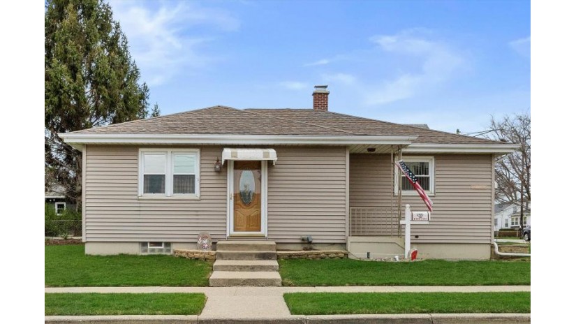 7601 39th Ave Kenosha, WI 53142 by RE/MAX ELITE - office@maxelite.com $259,900