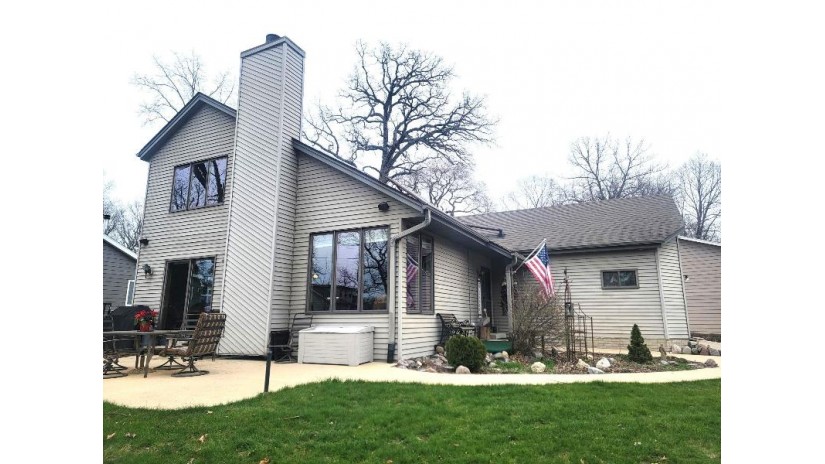 S68W17930 East Dr Muskego, WI 53150 by Stone Gate Realty, LLC $594,900