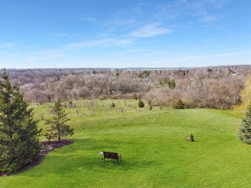 630 S Stone Ridge Dr, Lake Geneva, WI 53147-8910