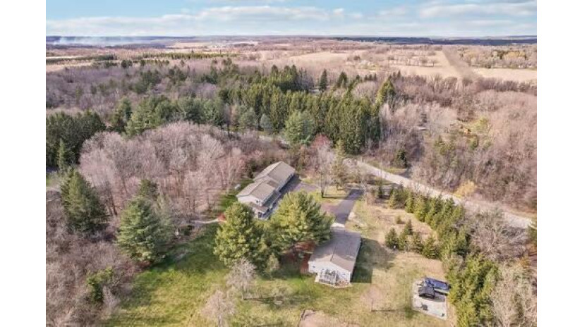 W4115 Woodview Trce Troy, WI 53120 by RE/MAX Newport - office@newportelite.com $625,000