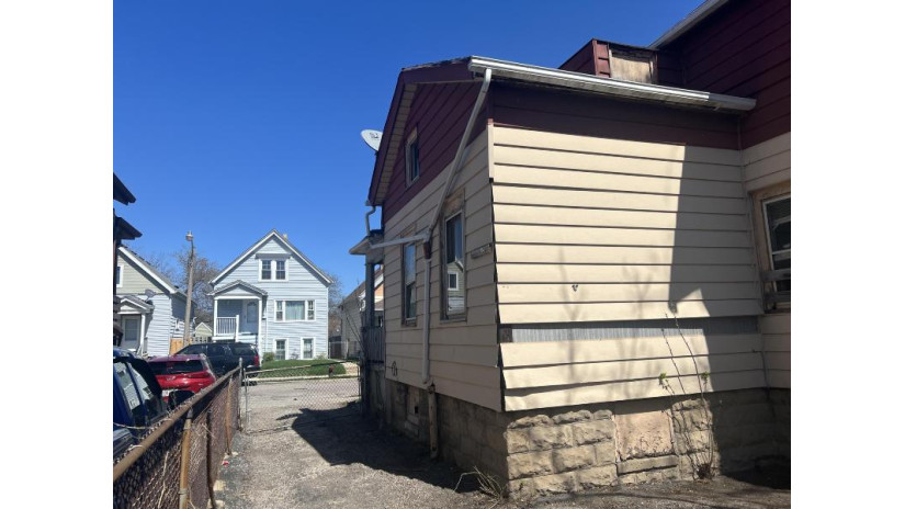 2037 W Vilter Ln Milwaukee, WI 53204 by Cherry Home Realty, LLC $99,999