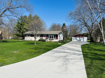 7549 Sylvan Dr, Caledonia, WI 53108