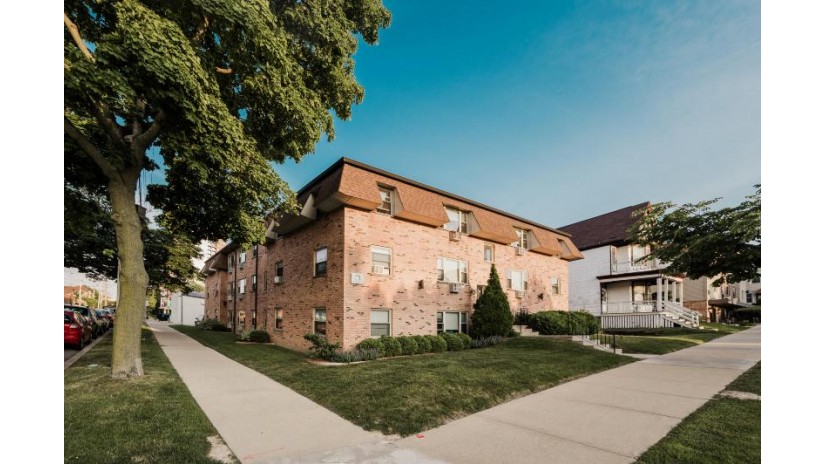 2018 N Oakland Ave 2030 Milwaukee, WI 53202 by The Realty Company, LLC $6,199,999