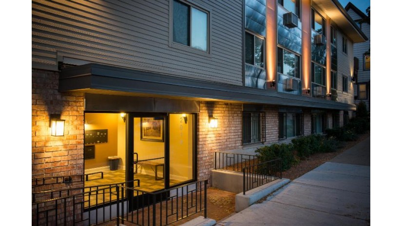 2018 N Oakland Ave 2030 Milwaukee, WI 53202 by The Realty Company, LLC $6,199,999