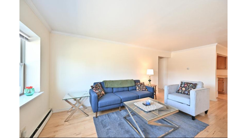 2018 N Oakland Ave 2030 Milwaukee, WI 53202 by The Realty Company, LLC $6,199,999