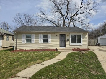 5028 N 41st St, Milwaukee, WI 53209-5209