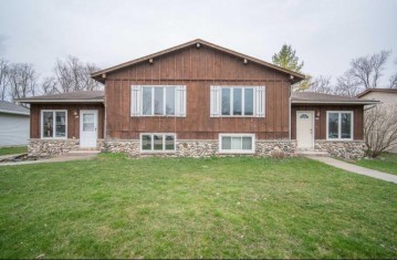 750 Timberline Trl, Hartford, WI 53027-2545