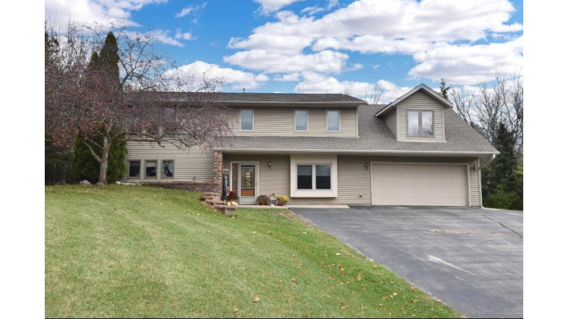 S109W29820 Valley Ridge Ct Mukwonago, WI 53149 by Berkshire Hathaway HS Lake Country $525,000