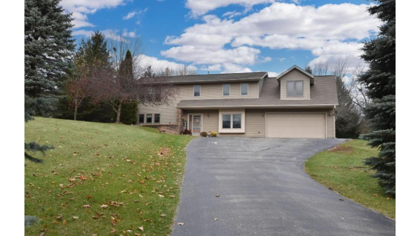 S109W29820 Valley Ridge Ct Mukwonago, WI 53149 by Berkshire Hathaway HS Lake Country $525,000