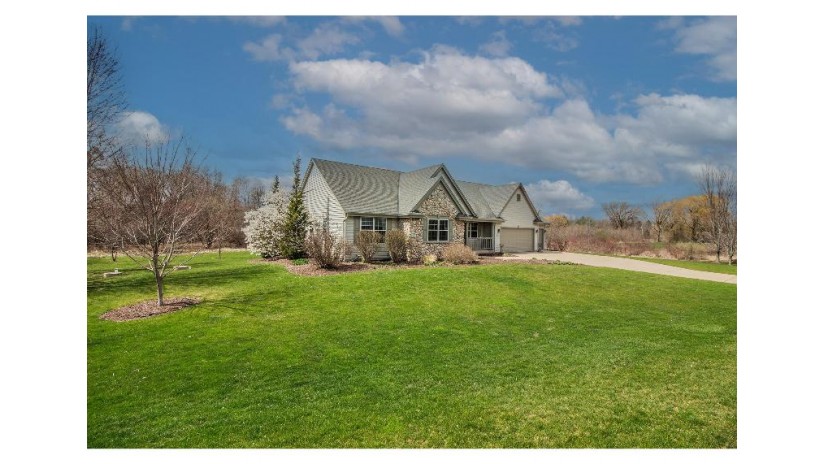 W182S9235 Parker Dr Muskego, WI 53150 by Redefined Realty Advisors LLC - 2627325800 $649,900