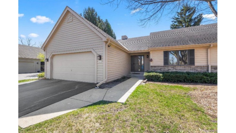 5475 Wild Cherry Cir Greendale, WI 53129 by EXP Realty, LLC~MKE $389,000