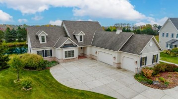 1342 W Stillwater Cir, Mequon, WI 53092-3605