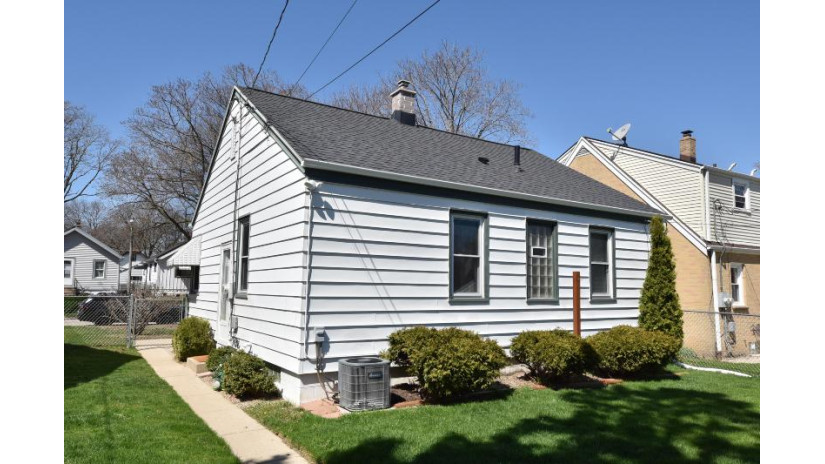 3758 S Lenox St Milwaukee, WI 53207 by NextKey Realty Group, LLC $225,000