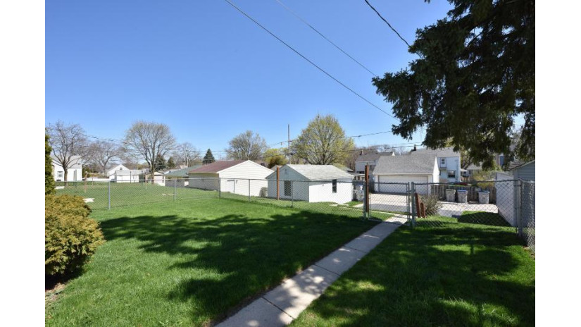 3758 S Lenox St Milwaukee, WI 53207 by NextKey Realty Group, LLC $225,000