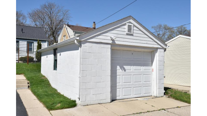 3758 S Lenox St Milwaukee, WI 53207 by NextKey Realty Group, LLC $225,000