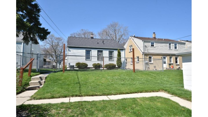 3758 S Lenox St Milwaukee, WI 53207 by NextKey Realty Group, LLC $225,000