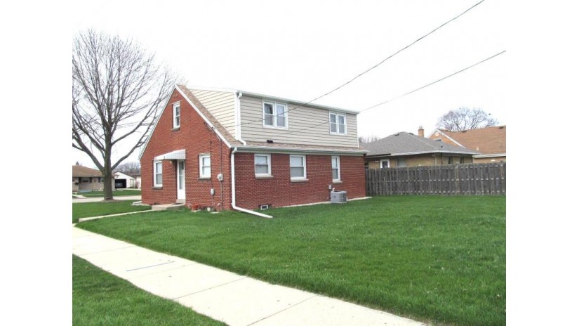 2915 15th Ave South Milwaukee, WI 53172 by Realty Executives - Elite $289,900